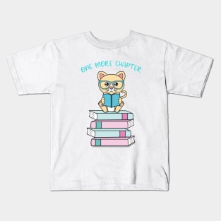 One more chapter, cute cat reading Kids T-Shirt